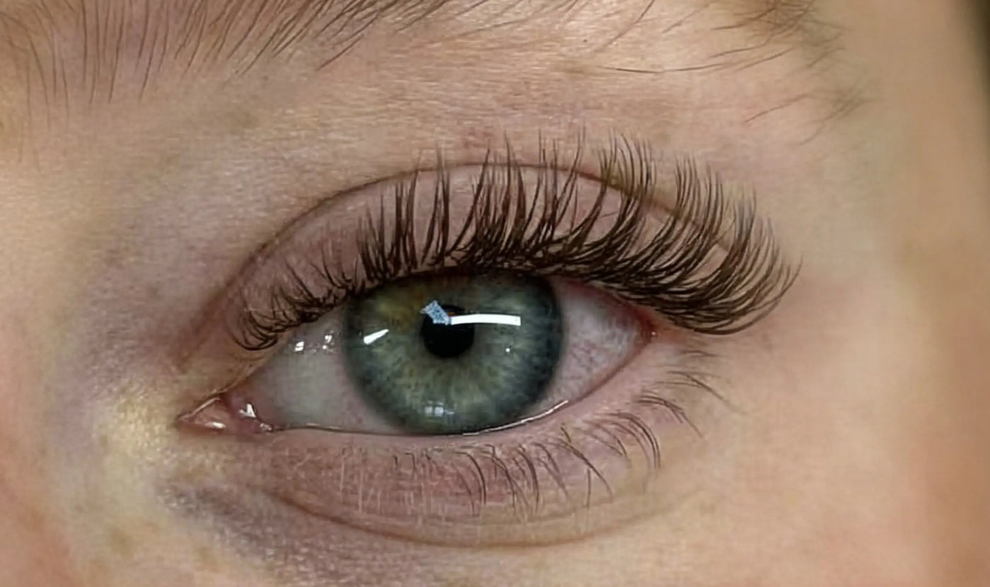 What a Clean Lash Set Should Look Like