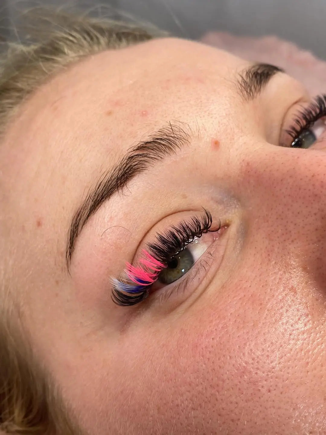 Mixed-colored Volume Eyelash Extensions (fluorescence) Redberry